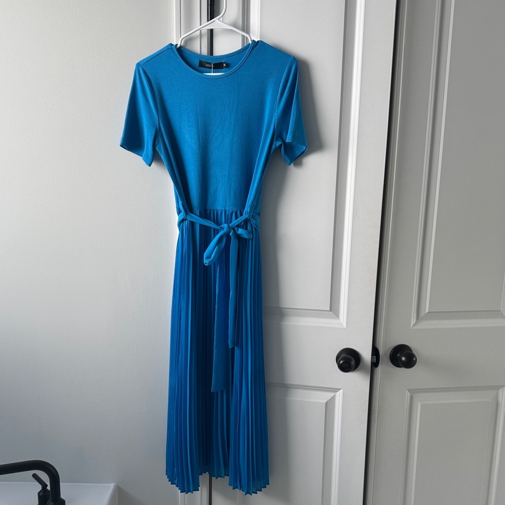 Elegant Blue Midi Dress with Belted Waist